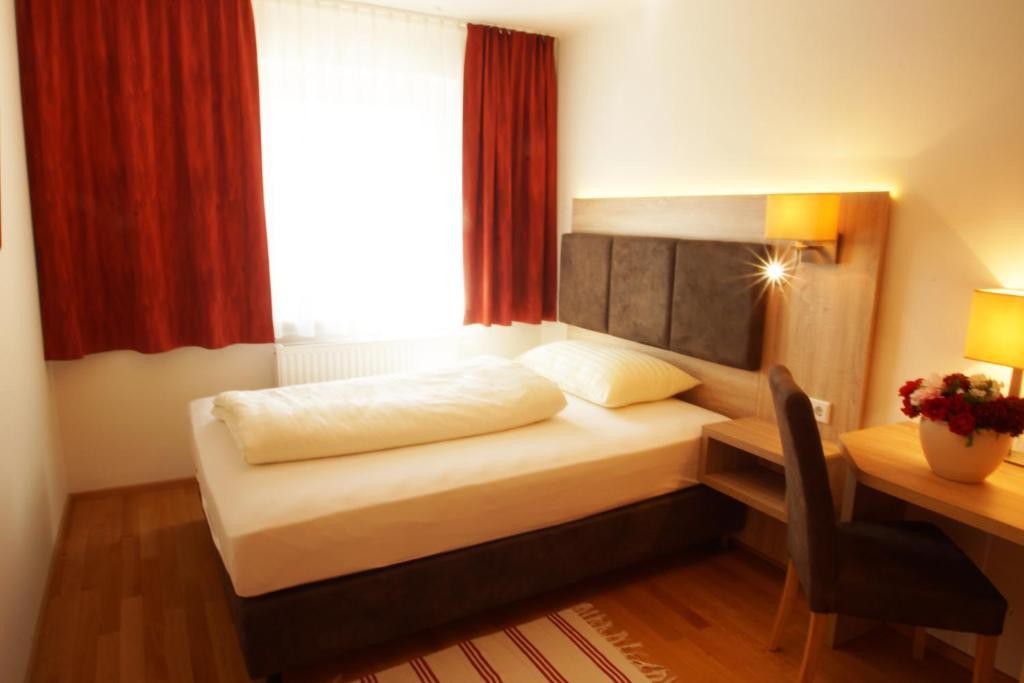 Gasthof Zur Post Strasswalchen Zewnętrze zdjęcie